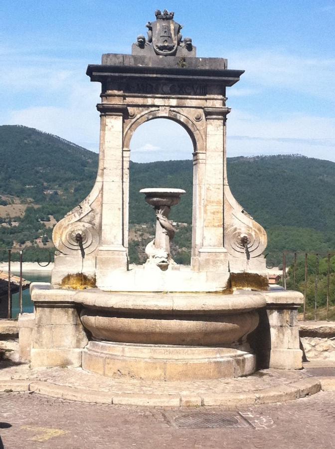 La Minicasa Al Lago Del Turano Castel di Tora Esterno foto