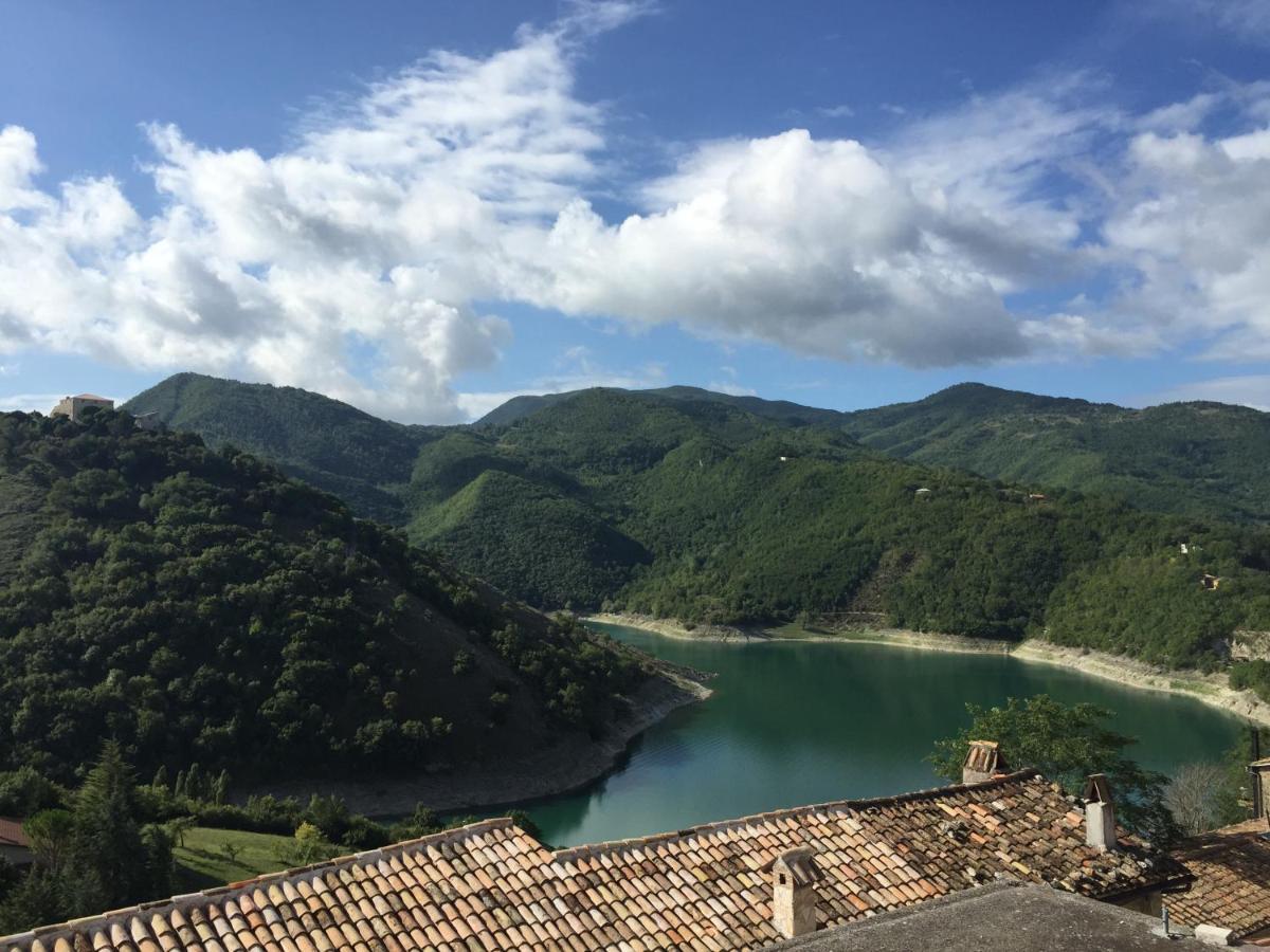 La Minicasa Al Lago Del Turano Castel di Tora Esterno foto